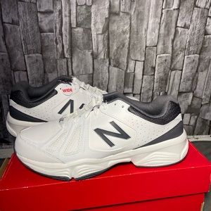 New in box New Balance 519 mens size 10 wide